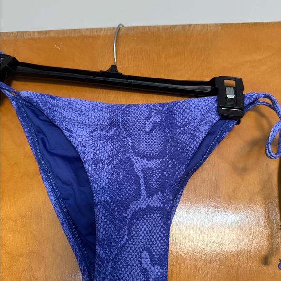 Victoria’s Secret Blue Textured Bikini Set (Washed but never worn) Size Medium - Picture 7 of 9
